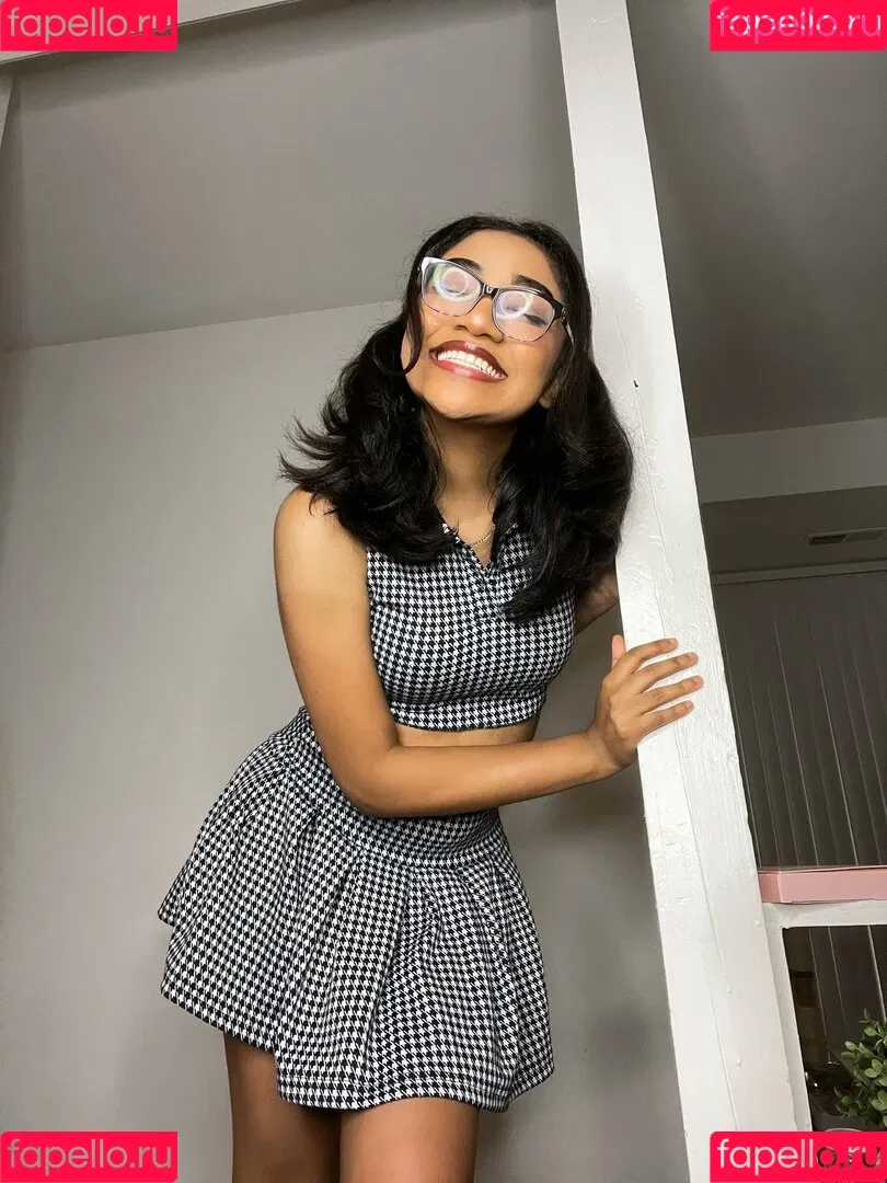 krystalogy Onlyfans Photo Gallery 