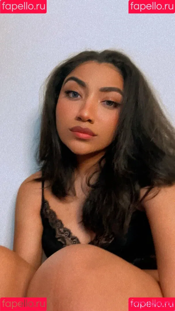 krystalogy Onlyfans Photo Gallery 