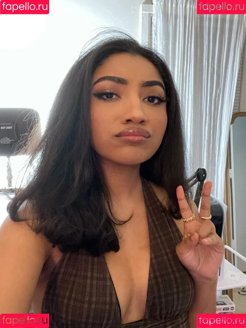 krystalogy Onlyfans Photo Gallery 