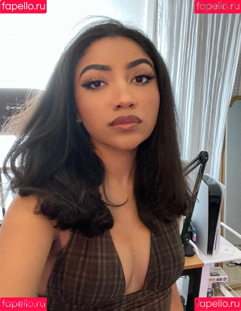 krystalogy Onlyfans Photo Gallery 