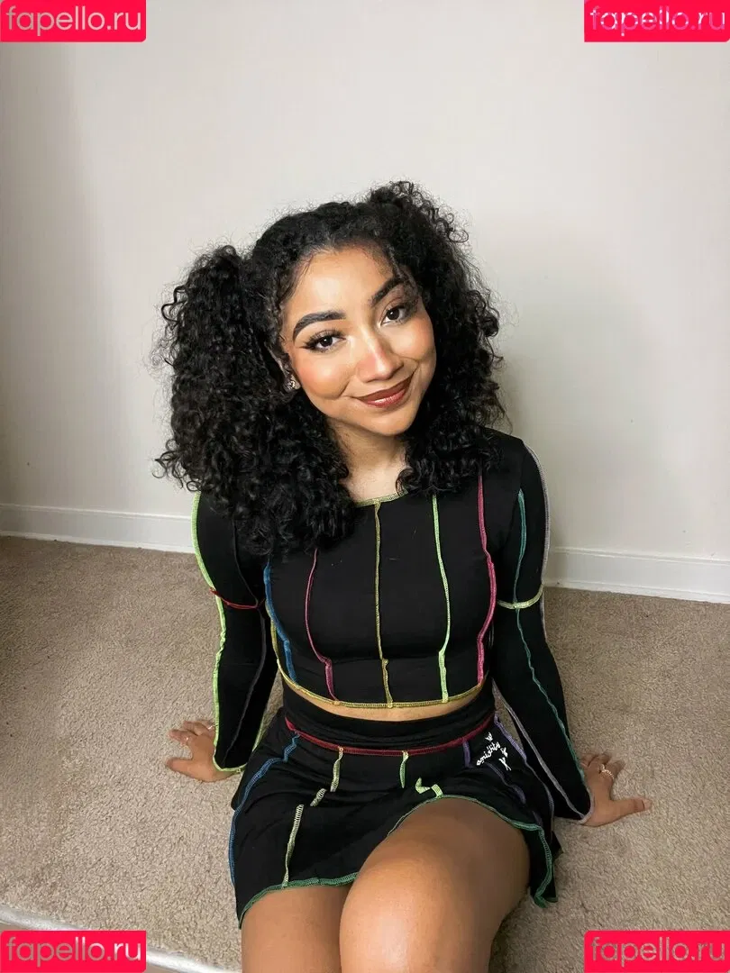 krystalogy Onlyfans Photo Gallery 