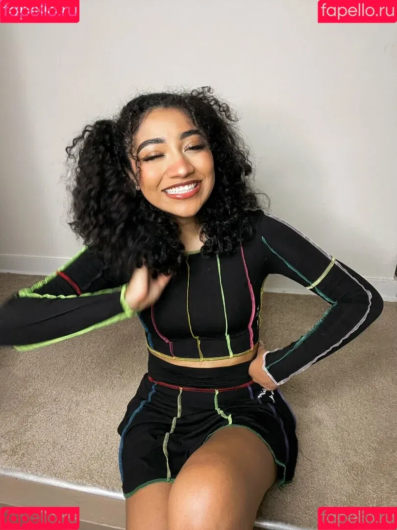 krystalogy Onlyfans Photo Gallery 