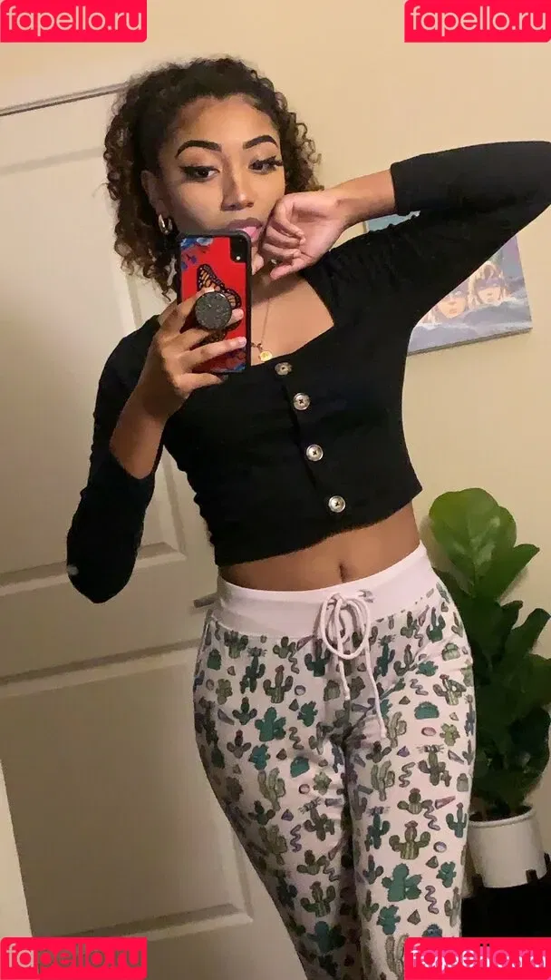 krystalogy Onlyfans Photo Gallery 