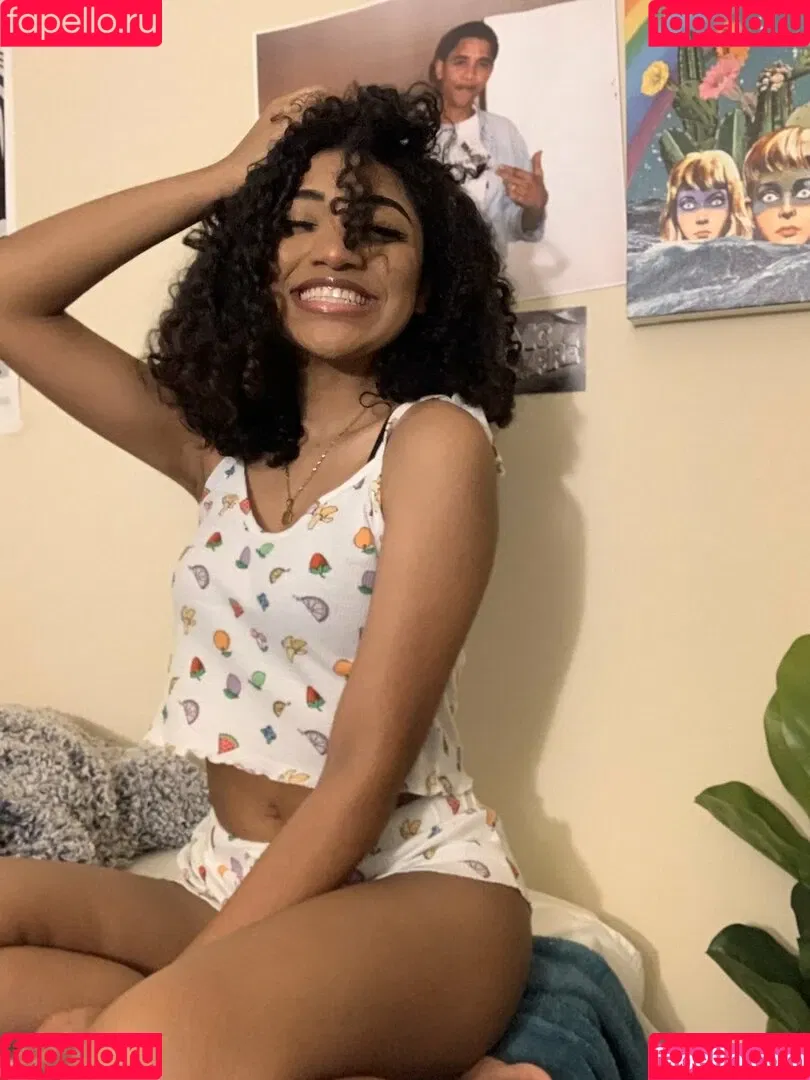 krystalogy Onlyfans Photo Gallery 