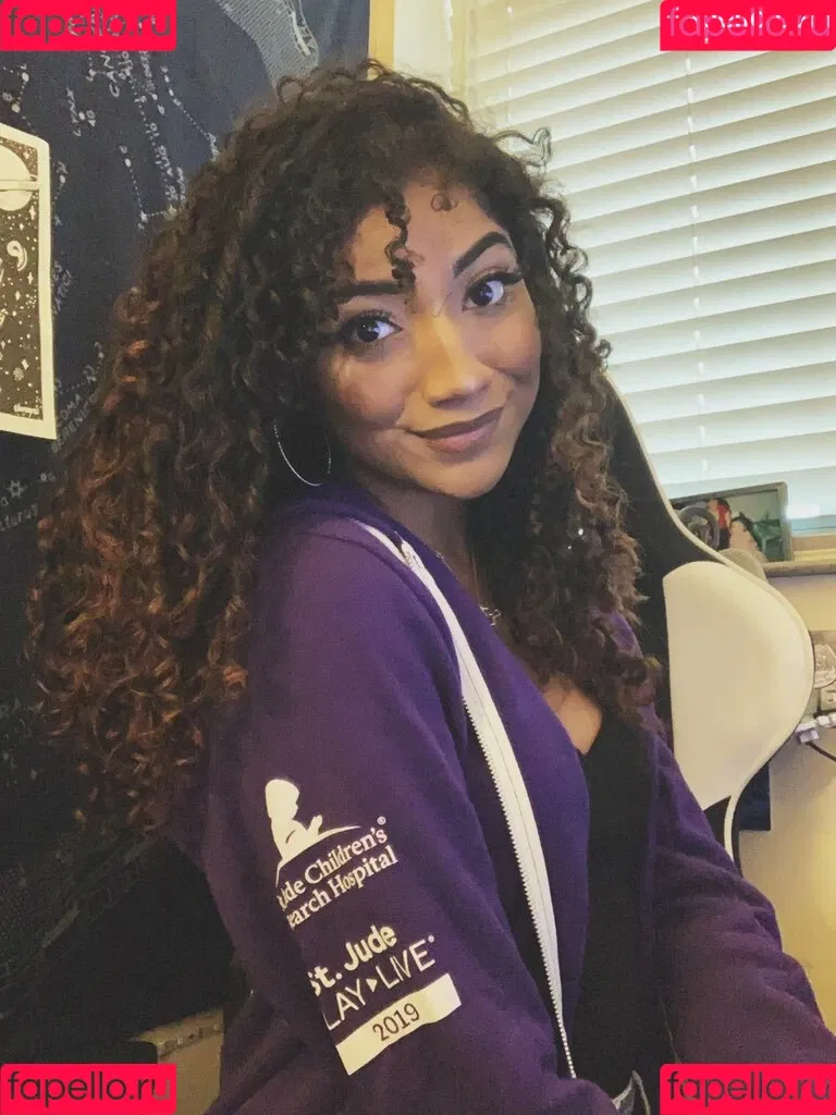 krystalogy Onlyfans Photo Gallery 