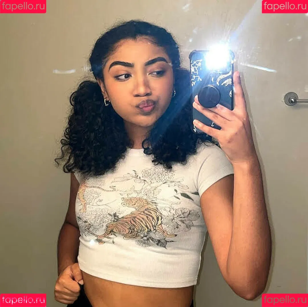 krystalogy Onlyfans Photo Gallery 