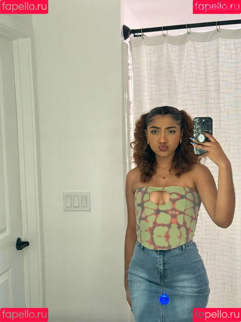 krystalogy Onlyfans Photo Gallery 