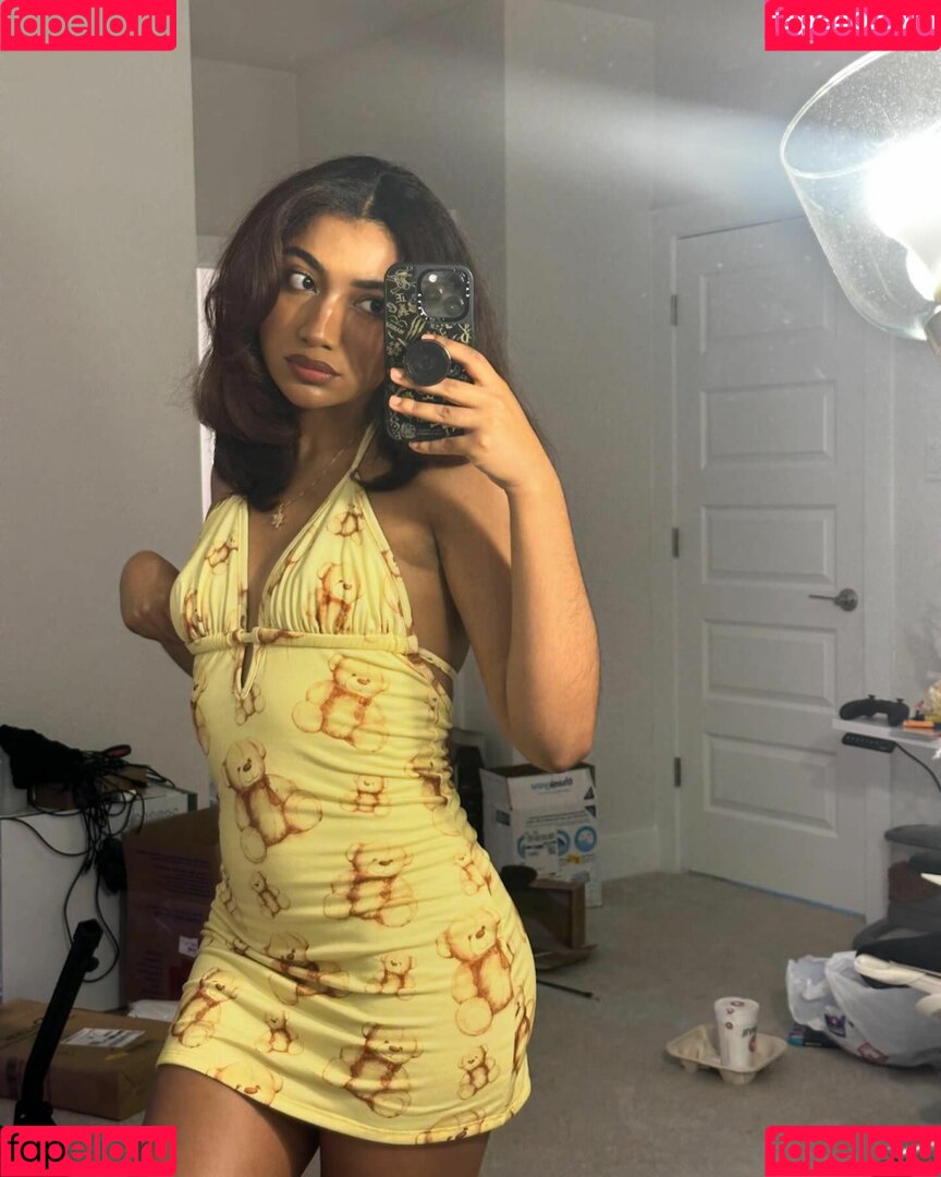 krystalogy Onlyfans Photo Gallery 