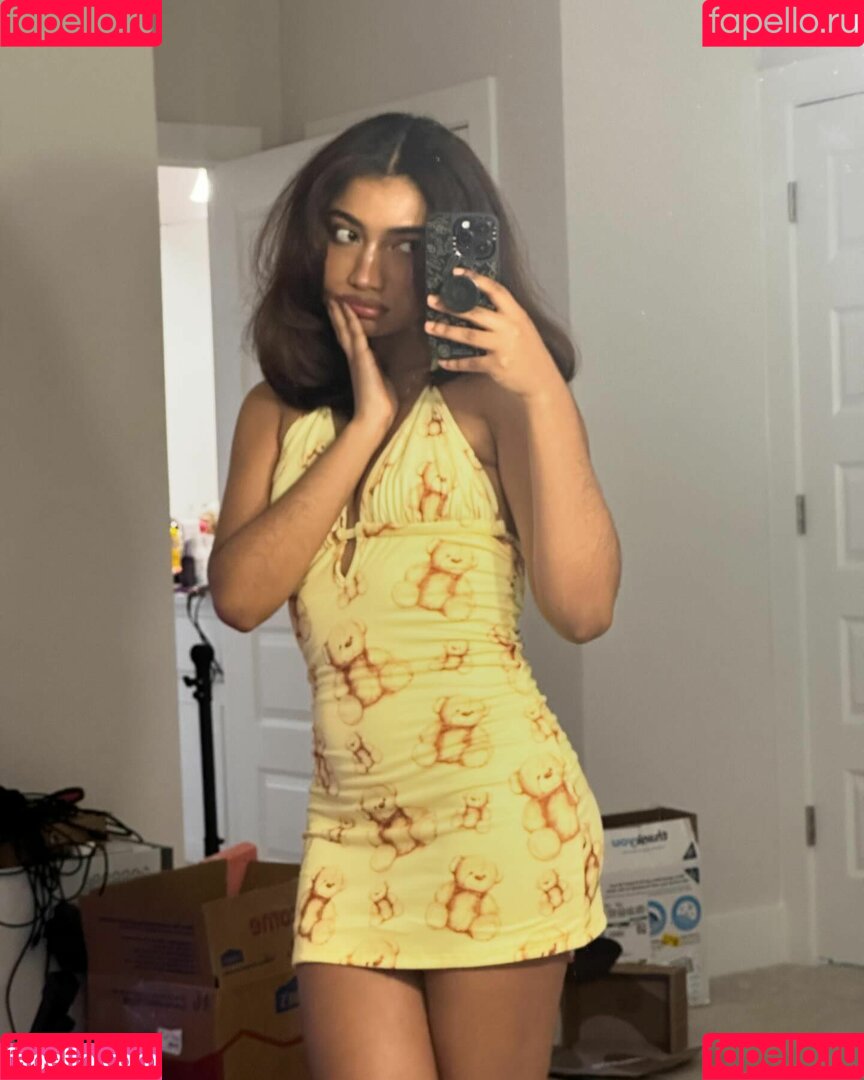 krystalogy Onlyfans Photo Gallery 