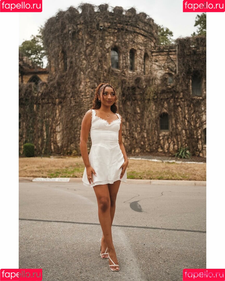 krystalogy Onlyfans Photo Gallery 