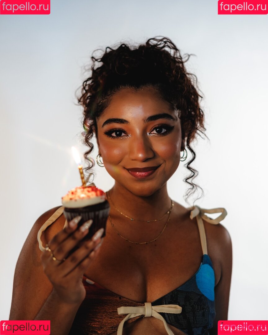 krystalogy Onlyfans Photo Gallery 