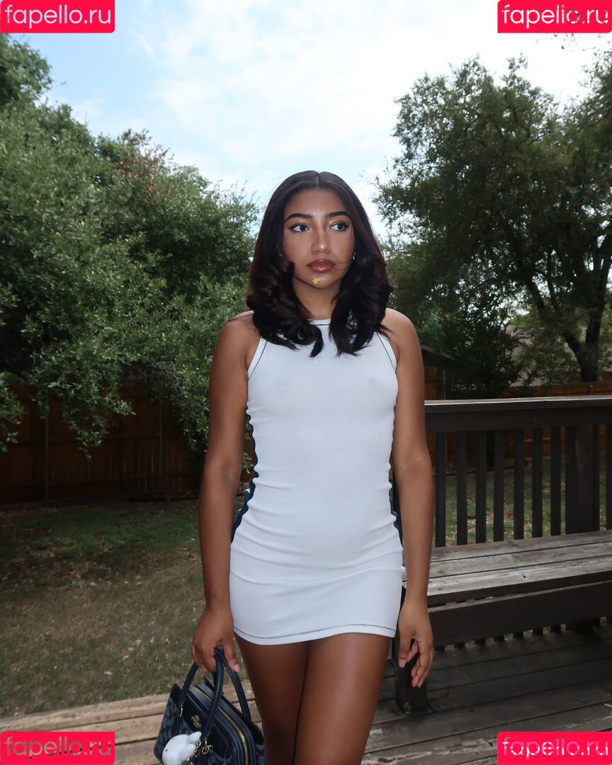 krystalogy Onlyfans Photo Gallery 