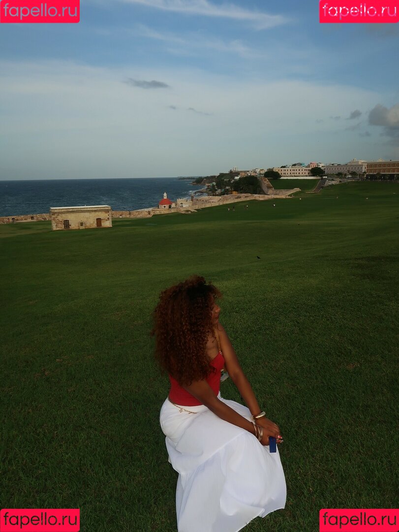 krystalogy Onlyfans Photo Gallery 