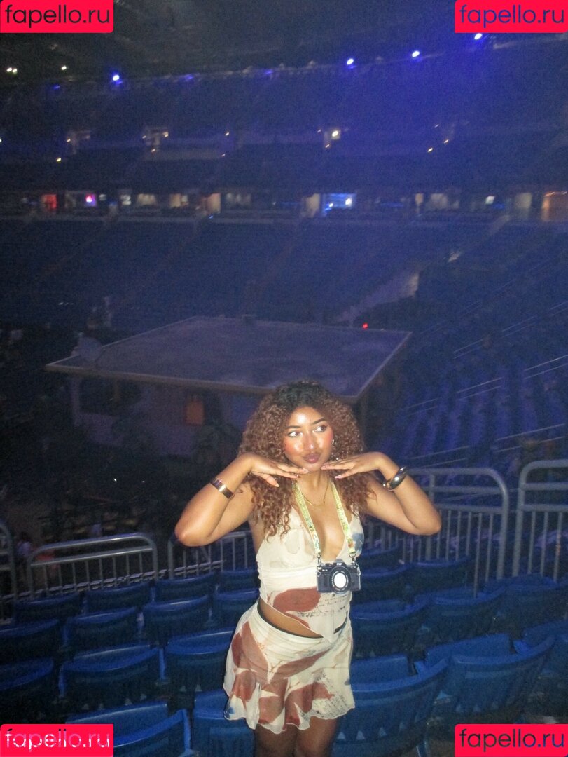 krystalogy Onlyfans Photo Gallery 