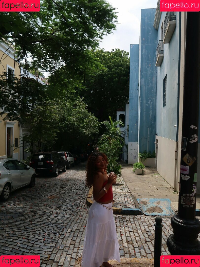 krystalogy Onlyfans Photo Gallery 