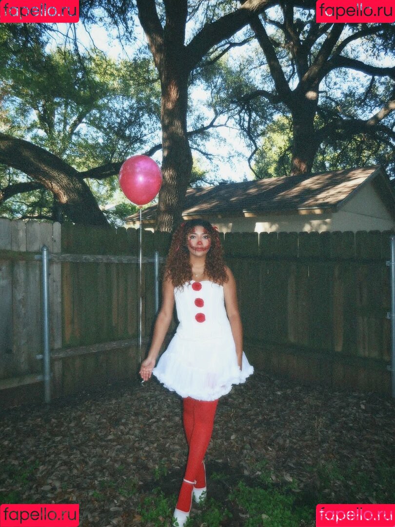 krystalogy Onlyfans Photo Gallery 