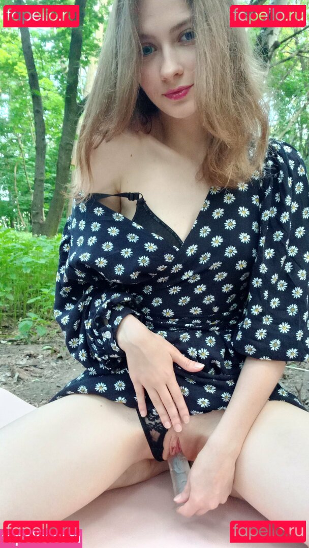 Alice Fruity Nude Onlyfans Photo 4