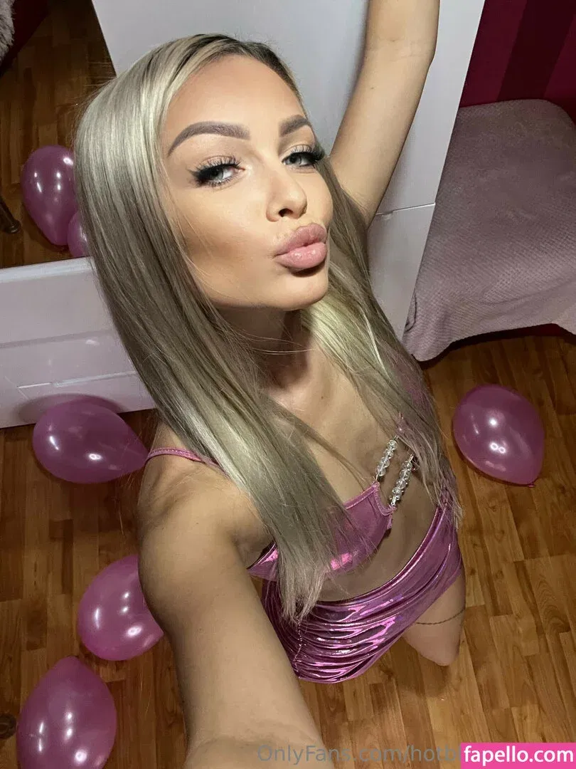 hotblondesarah Onlyfans Photo Gallery 