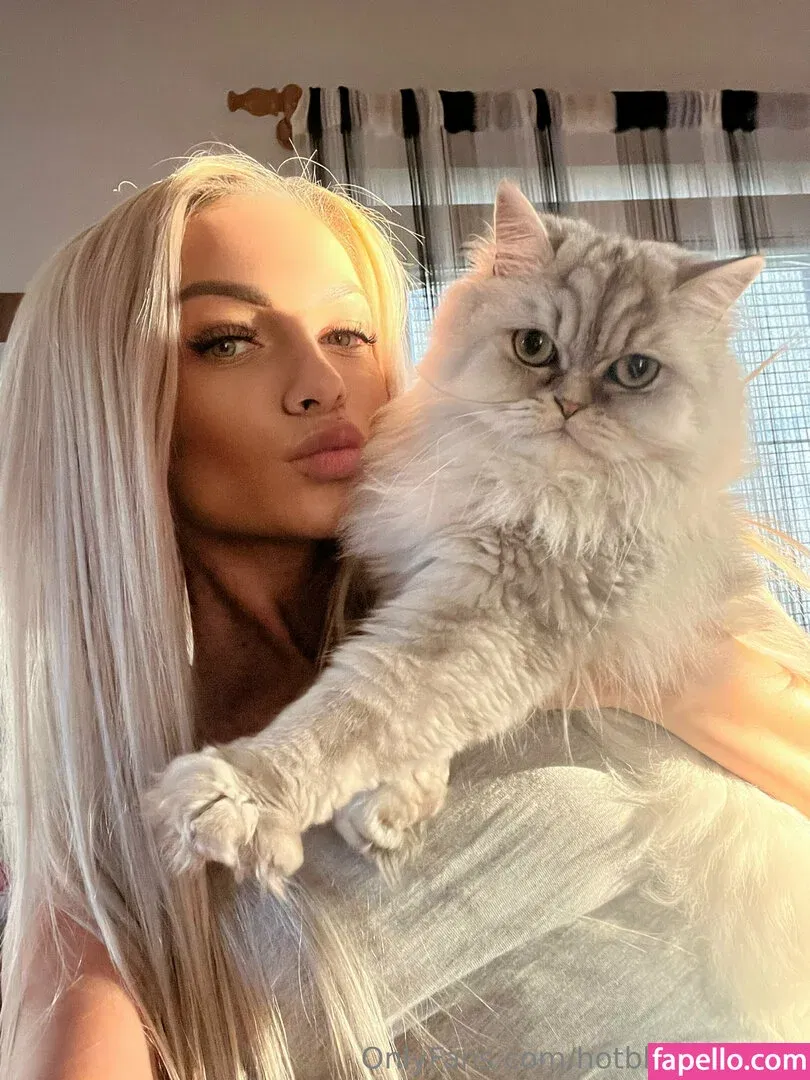 hotblondesarah Onlyfans Photo Gallery 