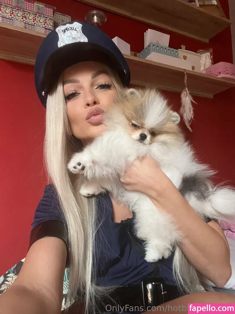 hotblondesarah Onlyfans Photo Gallery 