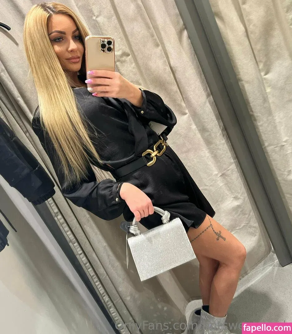 hotblondesarah Onlyfans Photo Gallery 