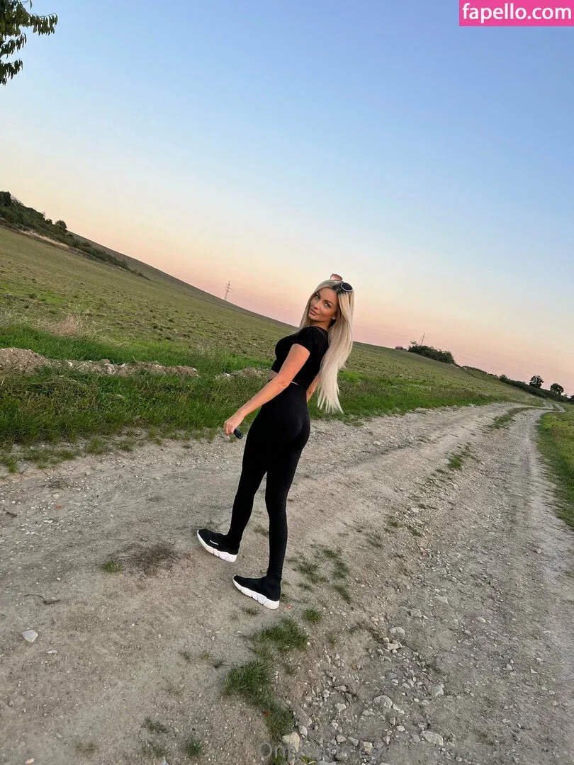 hotblondesarah Onlyfans Photo Gallery 