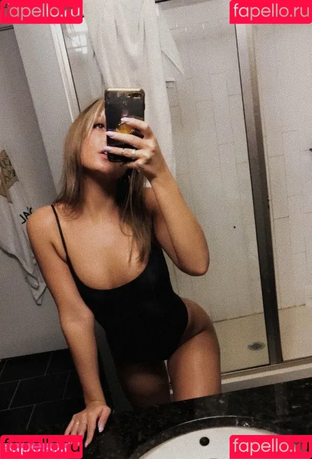 Elle Lovely Onlyfans Photo Gallery 