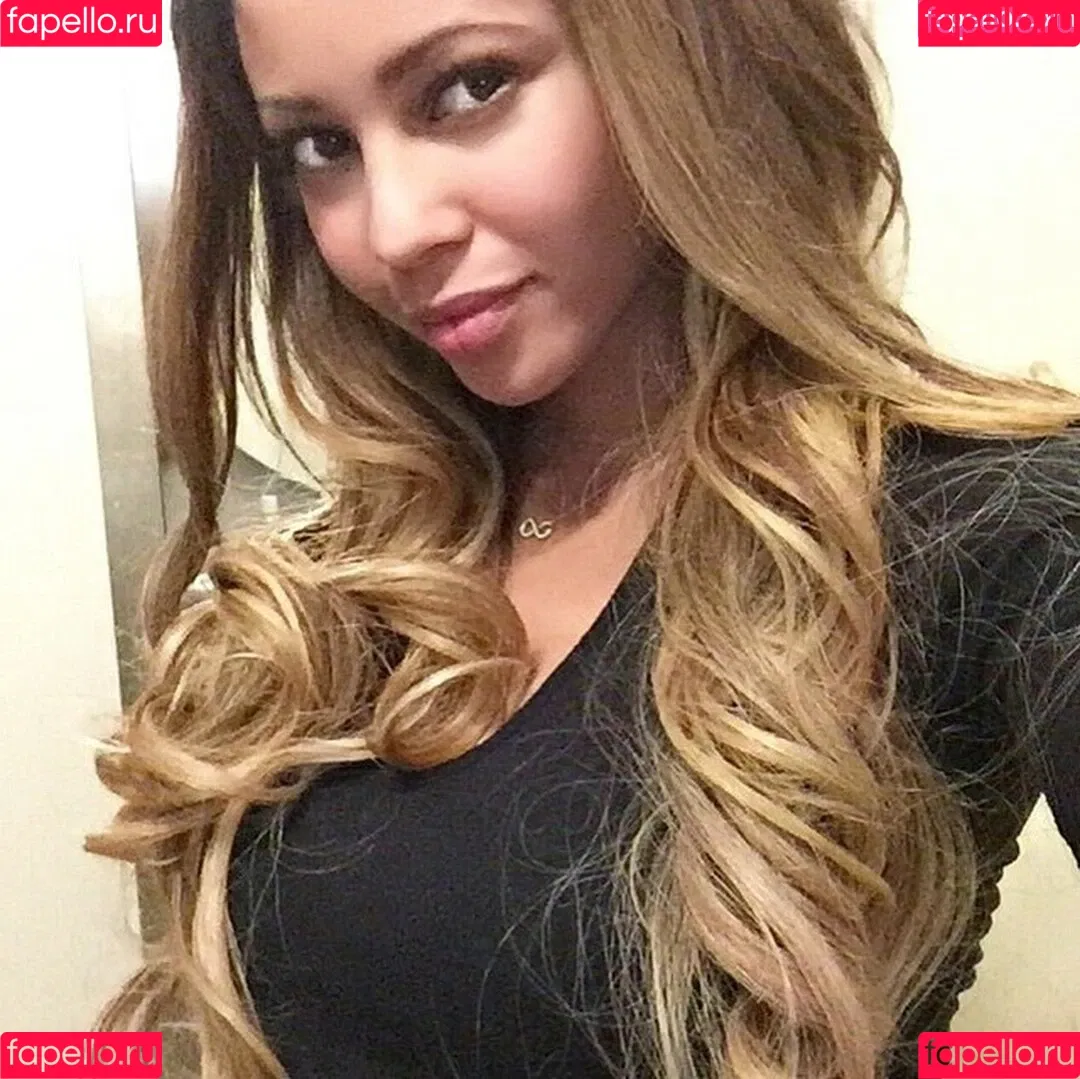 Vanessa Morgan Onlyfans Photo Gallery 