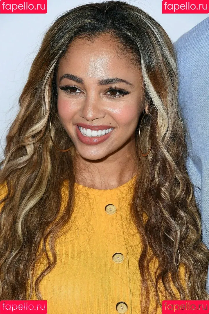 Vanessa Morgan Onlyfans Photo Gallery 