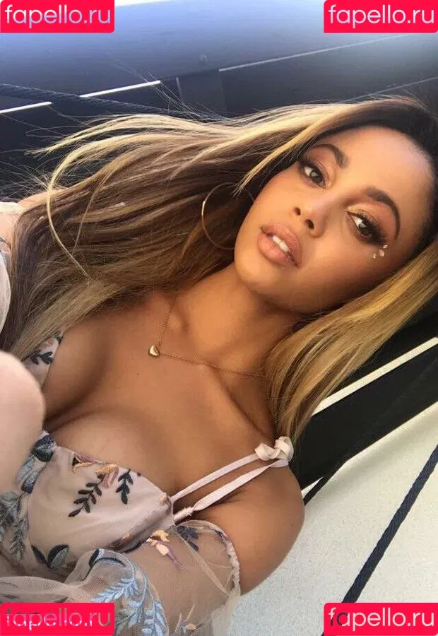 Vanessa Morgan Onlyfans Photo Gallery 