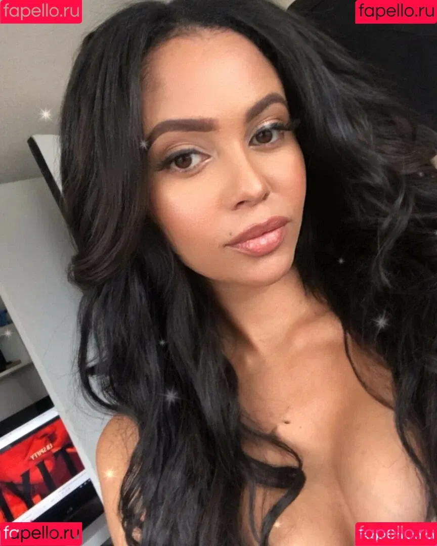 Vanessa Morgan Onlyfans Photo Gallery 