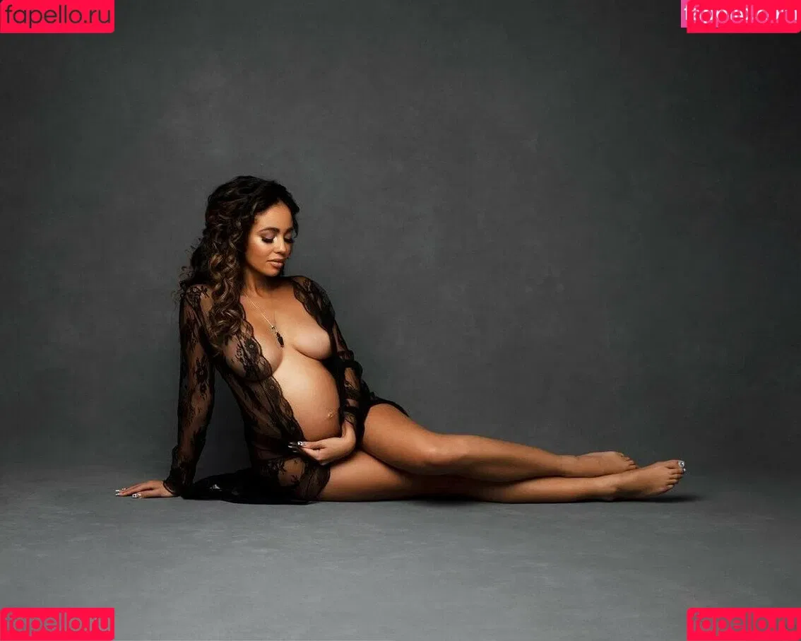 Vanessa Morgan Onlyfans Photo Gallery 