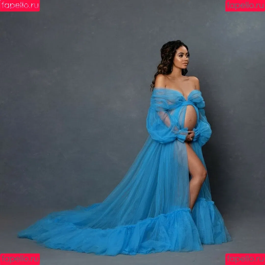 Vanessa Morgan Onlyfans Photo Gallery 