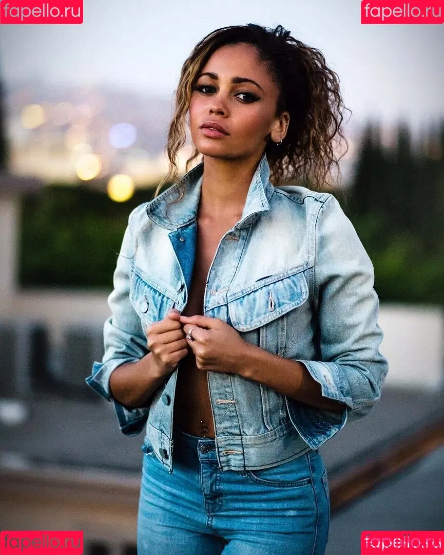 Vanessa Morgan Onlyfans Photo Gallery 