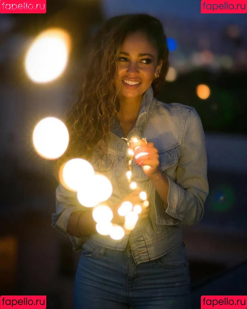 Vanessa Morgan Onlyfans Photo Gallery 