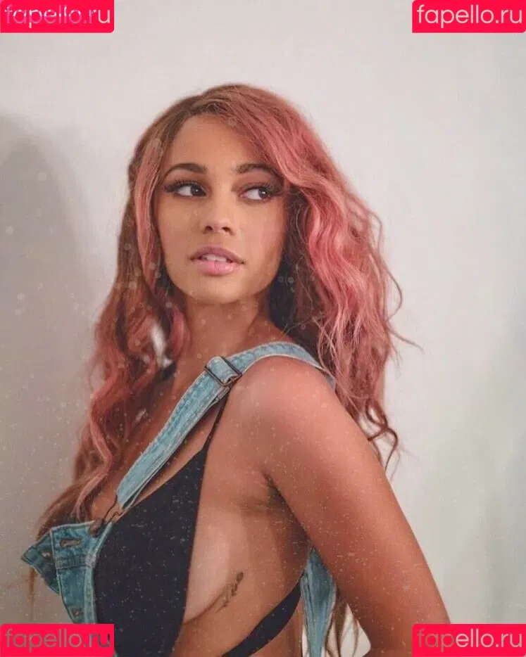 Vanessa Morgan Onlyfans Photo Gallery 