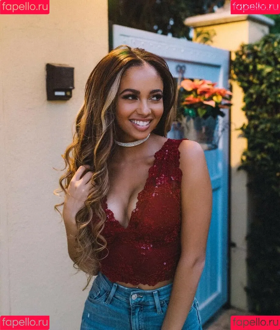 Vanessa Morgan Onlyfans Photo Gallery 