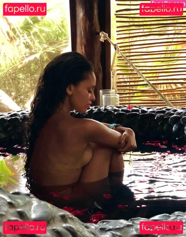 Vanessa Morgan Onlyfans Photo Gallery 