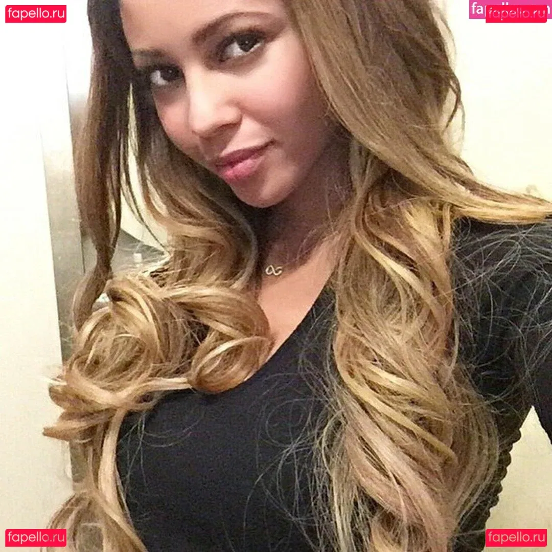 Vanessa Morgan Onlyfans Photo Gallery 