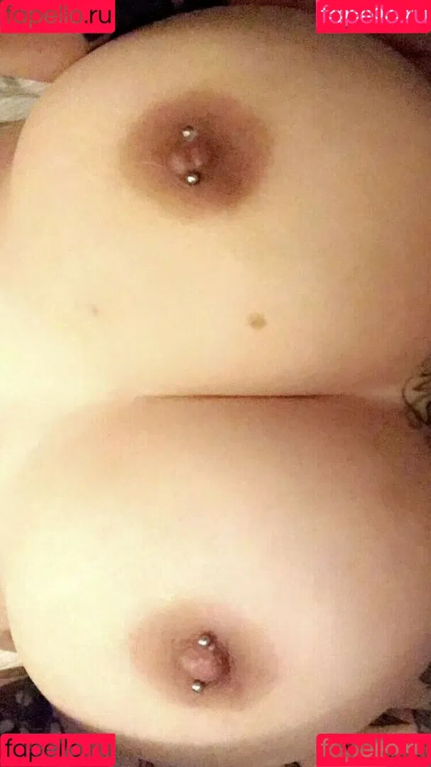 lLouLou Onlyfans Photo Gallery 