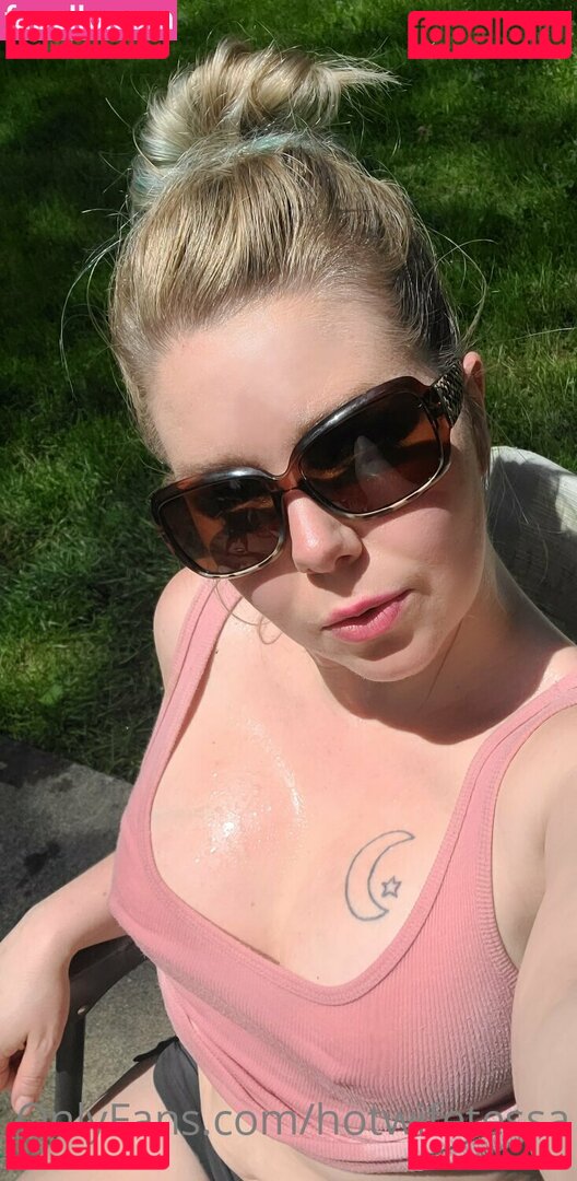 hotwifetessa Nude Onlyfans Photo 32