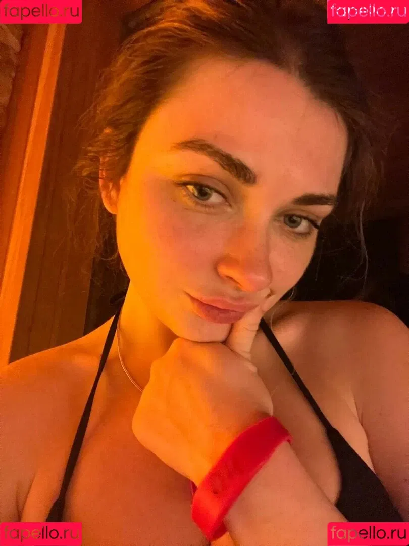 Ahrinyan Onlyfans Photo Gallery 
