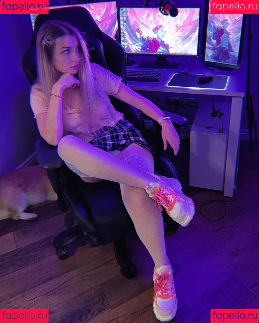 Ahrinyan Onlyfans Photo Gallery 