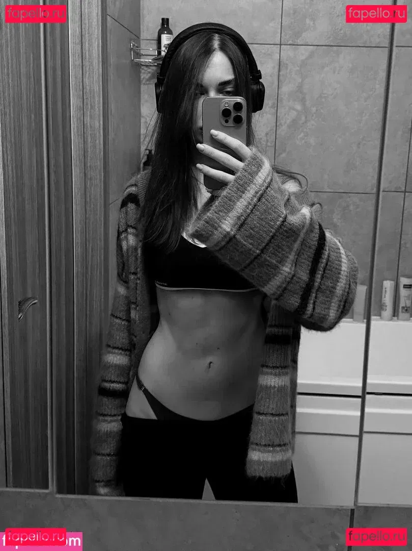 Ahrinyan Onlyfans Photo Gallery 