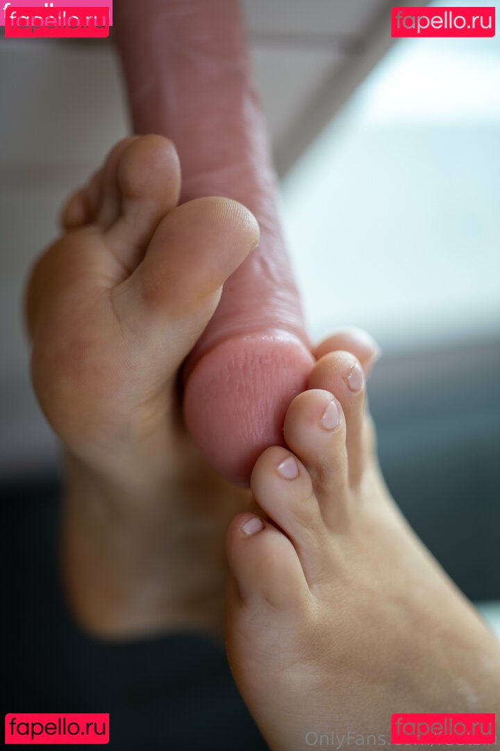 feetsin Nude Onlyfans Photo 8