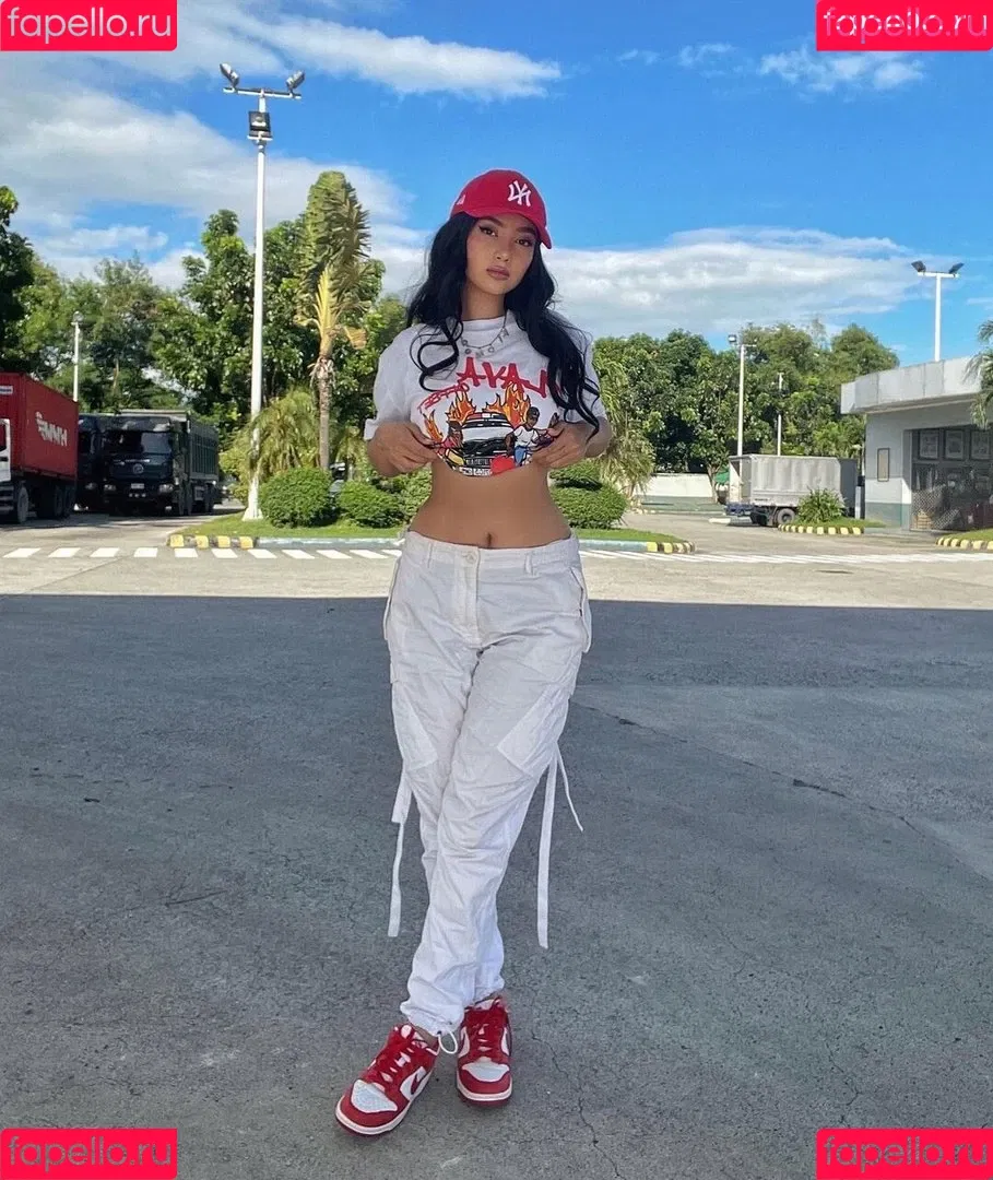 nikahigashionna Onlyfans Photo Gallery 