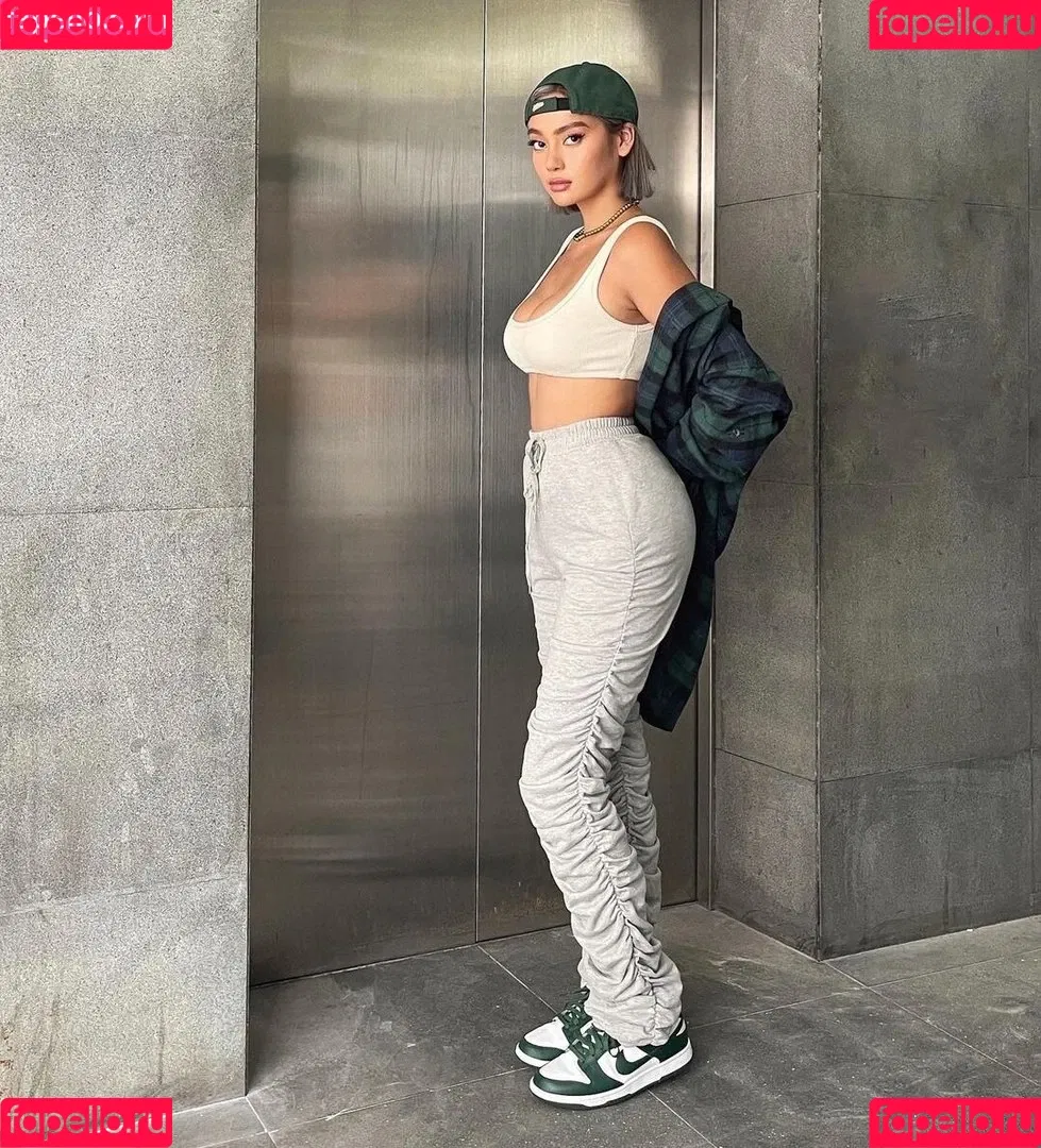 nikahigashionna Onlyfans Photo Gallery 