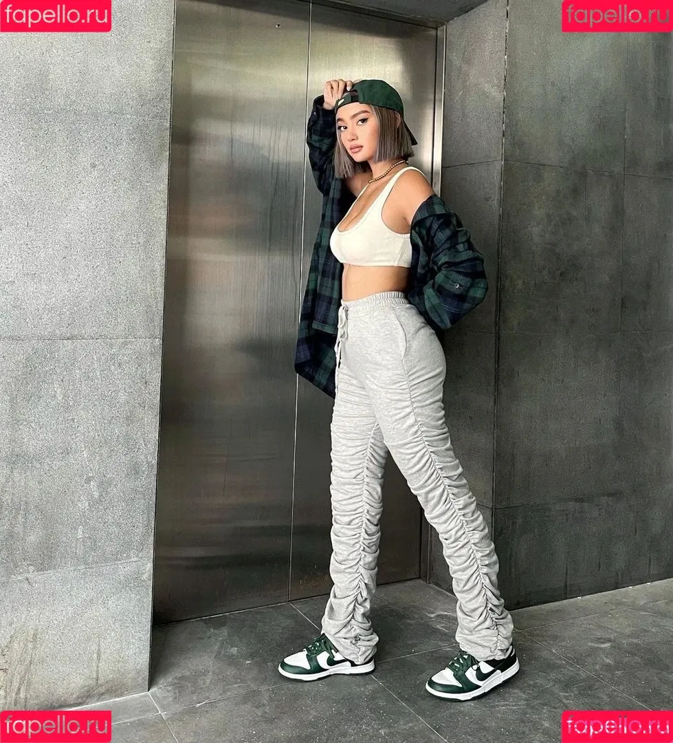 nikahigashionna Onlyfans Photo Gallery 