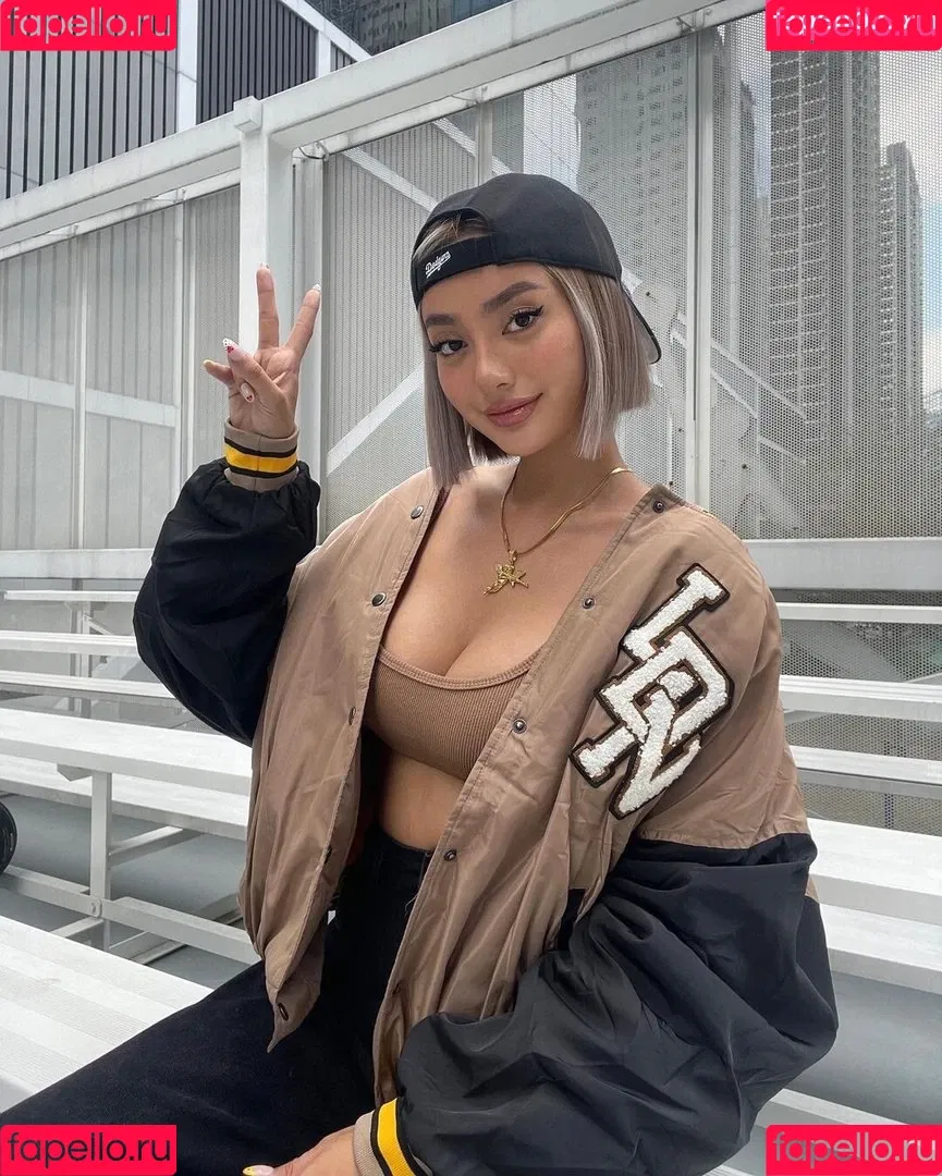 nikahigashionna Onlyfans Photo Gallery 