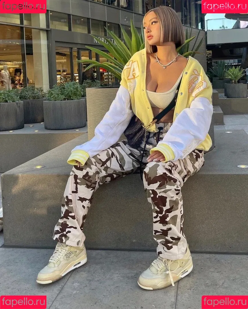 nikahigashionna Onlyfans Photo Gallery 